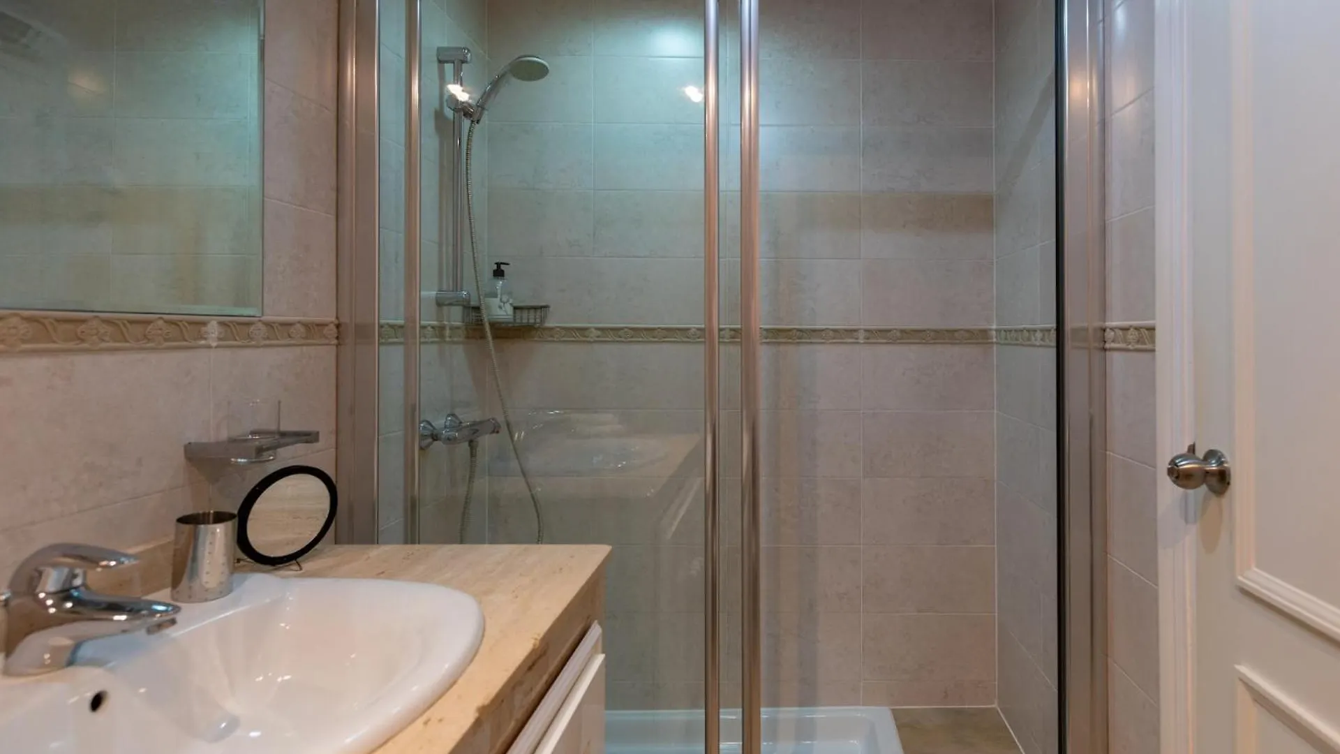Lovely First Line Apartment With Seaviews Rdr452 Marbella