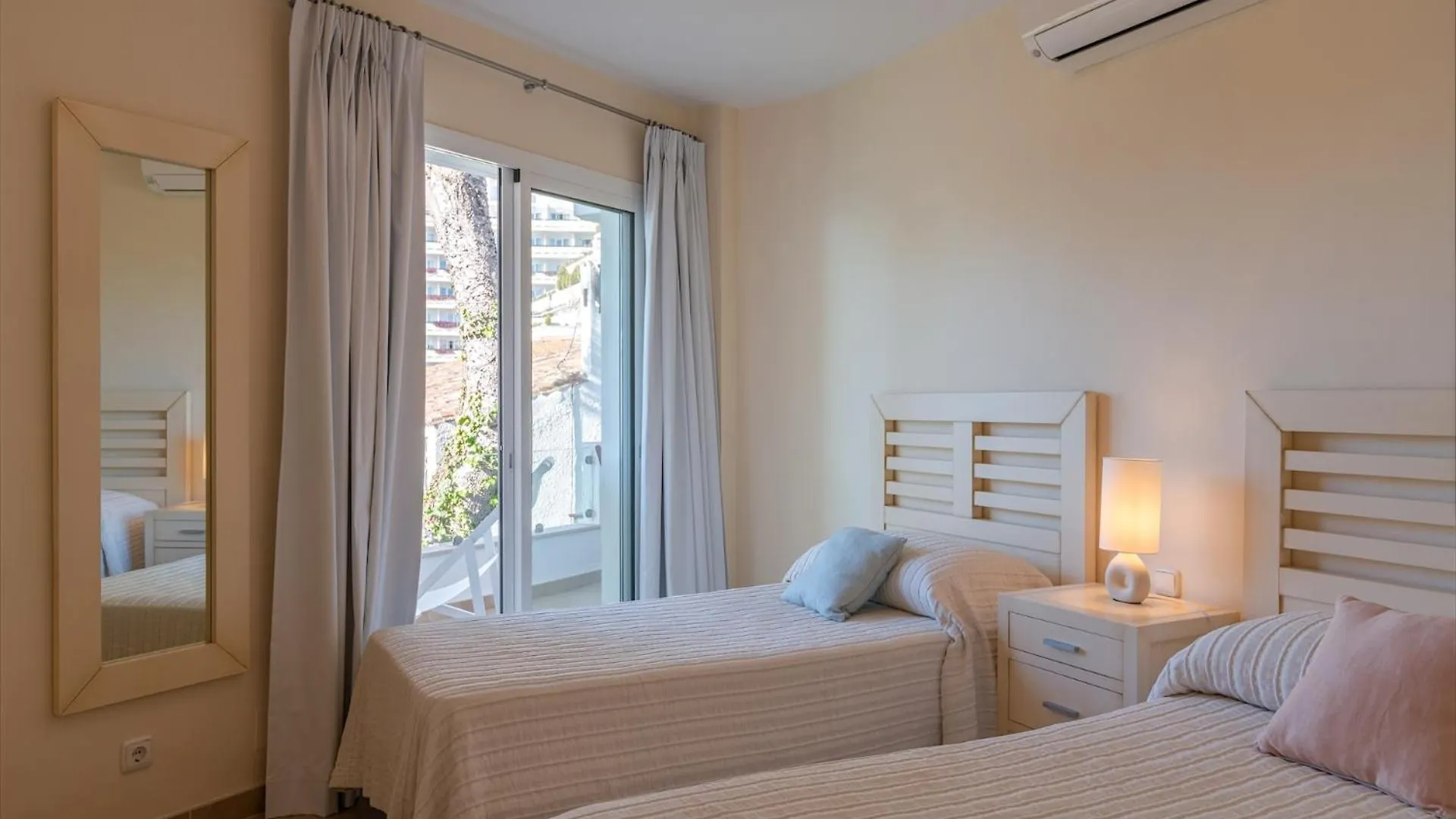 Lovely First Line Apartment With Seaviews Rdr452 Marbella Spain