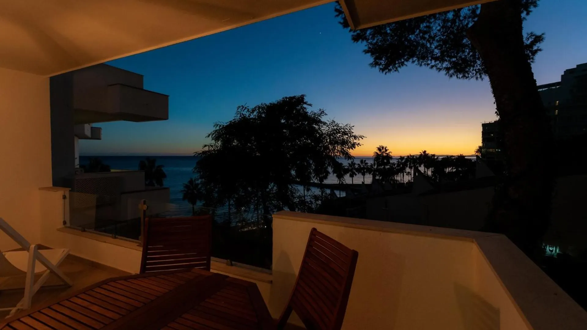 Lovely First Line Apartment With Seaviews Rdr452 Marbella