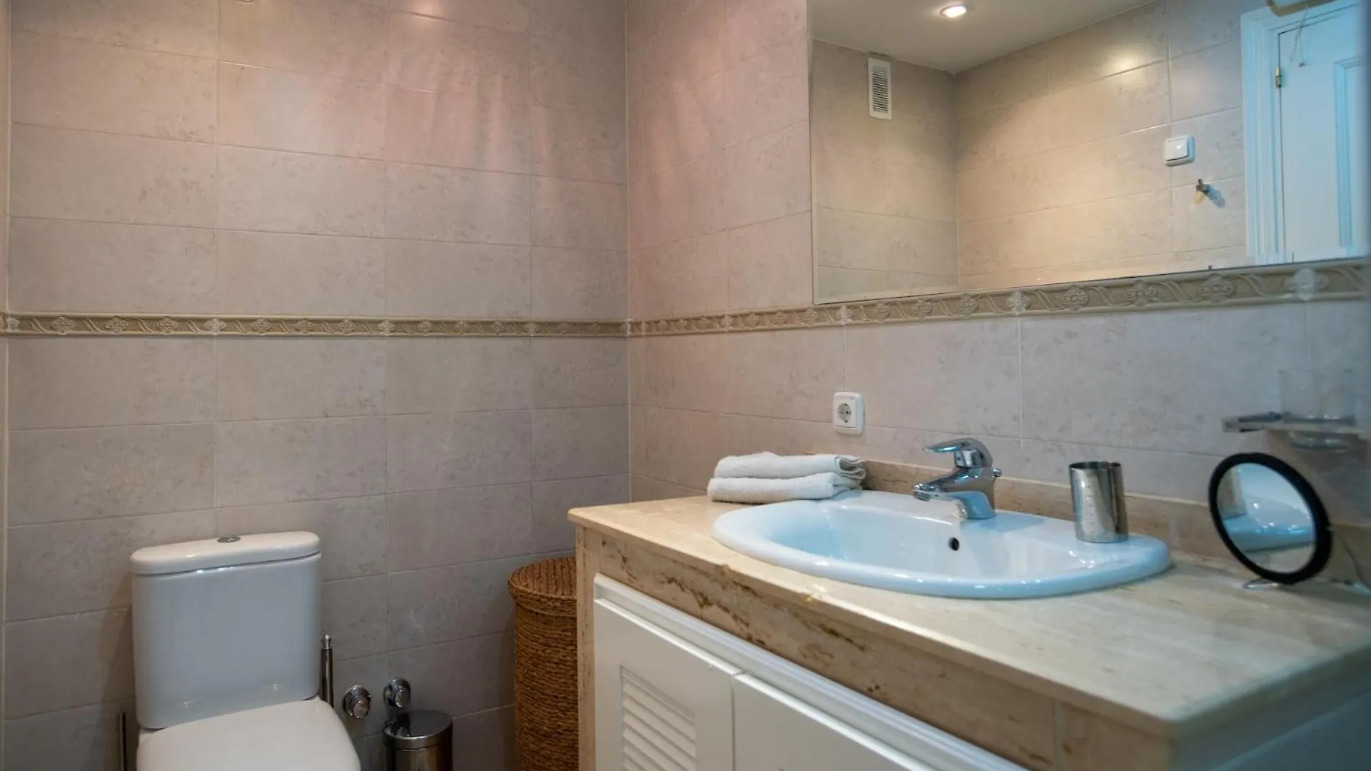 Lovely First Line Apartment With Seaviews Rdr452 Marbella