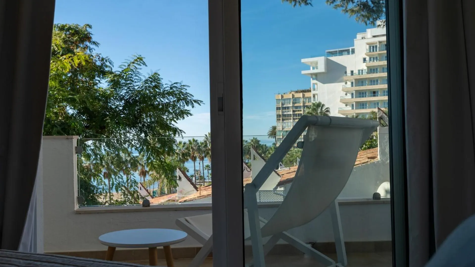 Lovely First Line Apartment With Seaviews Rdr452 Marbella
